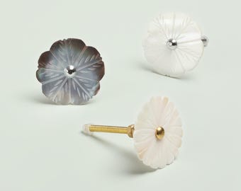 G Decor Handcrafted Blooming Elegance Mother of Pearl Door Knob