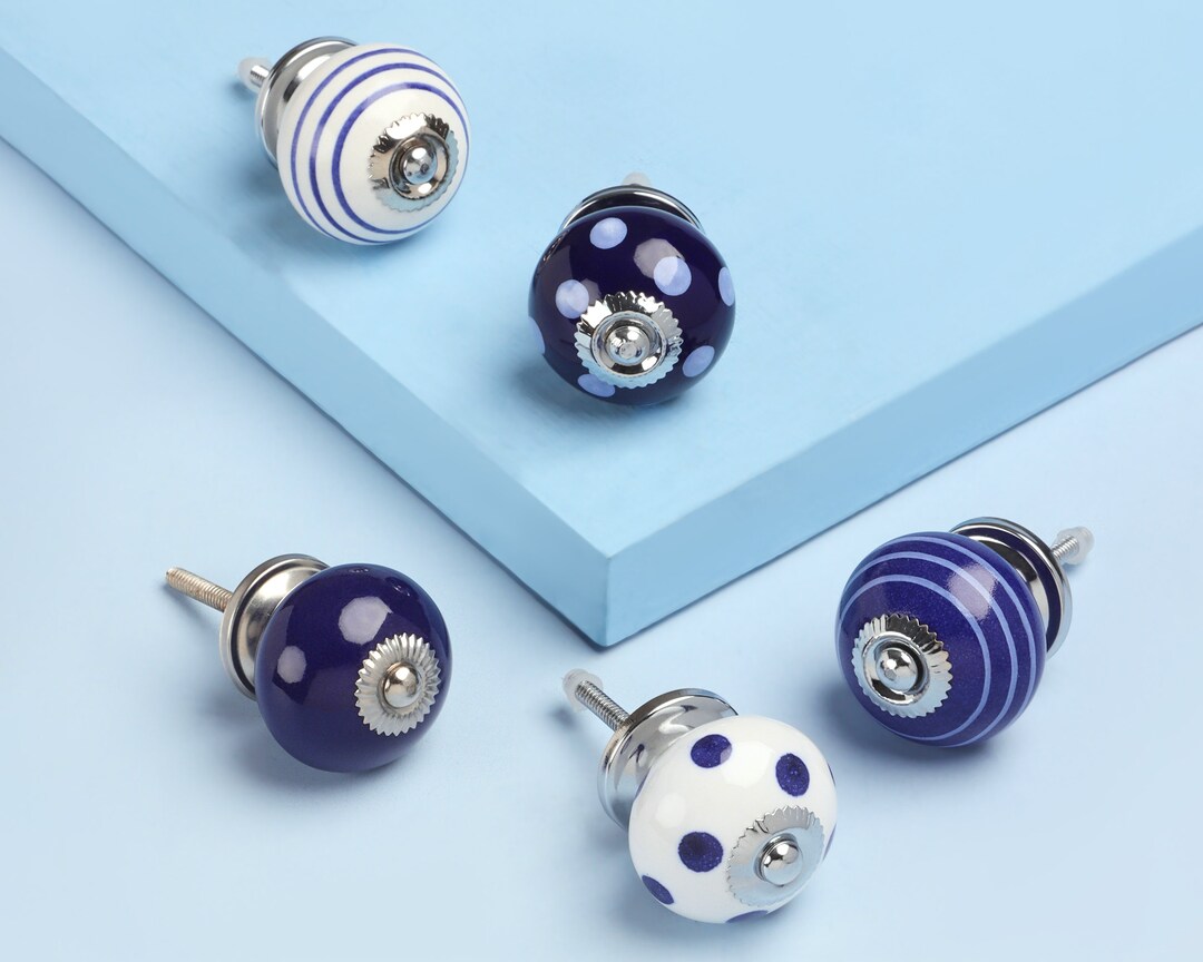 Set de 8 pomos tiradores de cerámica, En colores azul y blanco
