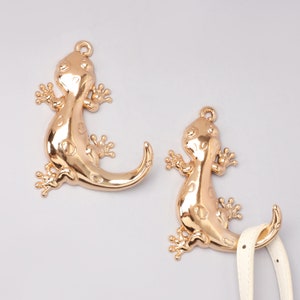 G Decor Set of 2 Lizard Gold Wall Hooks Sculpted Animal Design for Coats, Towels & Accessories