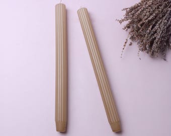Zestaw 2 świec stożkowych Velluto Noce Verde Extra Tall Ribbed, świeczniki stołowe