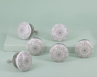 Set di 6 pomelli in ceramica per cassetti, pomelli per mobili fatti a mano con motivo floreale grigio Success, set di pomelli per ante di armadi, pomelli per cassettiere - G Decor