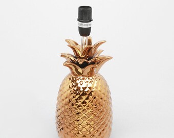 Lampada a forma di ananas con cucchiai e bottiglia di plastica - Eco Idee