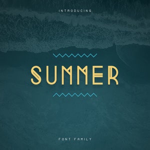 Famille de polices Summer Display : 6 graisses, du plus clair au noir, avec majuscules, chiffres et symboles et prise en charge multilingue