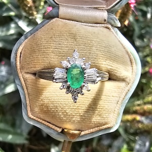 Vintage 9ct White Gold Emerald and Diamond Ring - Size O 1/2 (US 7 1/2)
