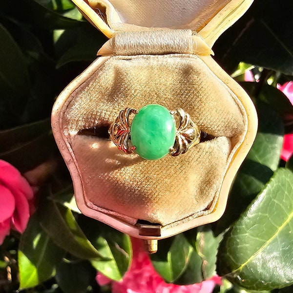 Quality Jade 14ct Yellow Gold Apple Green Jade Cabochon Ring UK Size L 1/2 or US Size 6 Jade Ring Considered Lucky Gemstone