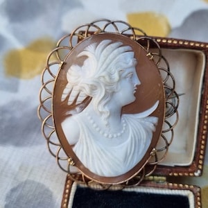 9金GENUINE ITALIAN HAND CARVED CAMEO 9金GENUINE ITALIAN HAND CARVED CAMEO（9k Gold Cameo Brooch