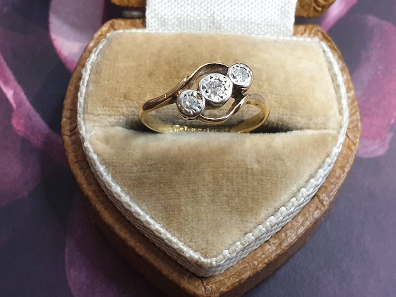 Art Deco Three Stone Diamond Bypass Ring 18ct Yellow Gold and Platinum size J 12 or U.S 5