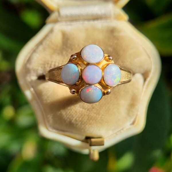 Vintage 9ct Yellow Gold Opal Flower Cluster Ring size W or U.S 11