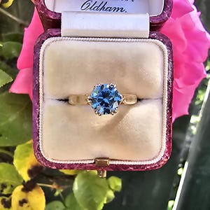 Vintage 9k Yellow Gold Blue Zircon Solitaire Ring - US Size 5