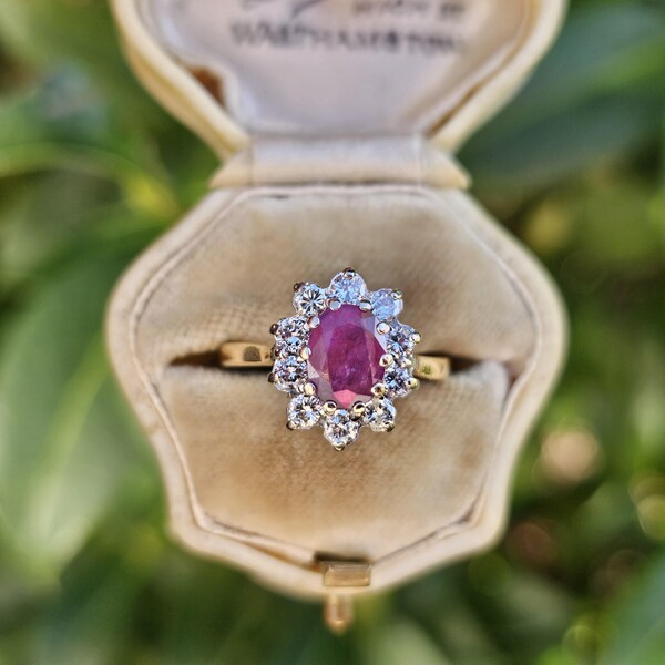 Anillo vintage de oro amarillo de 18 quilates con rubíes y diamantes (talla 8,25 EE. UU.)