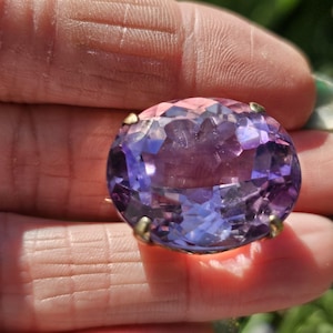 Vintage 9ct Gold Amethyst Brooch: Large Oval Faceted Lilac Gemstone