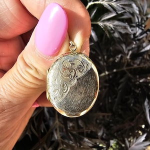 Antique 9ct Gold Engraved Oval Locket - Photo Pendant Necklace