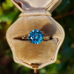 1st Payment next 10th May Antique 9ct Yellow Gold Blue Zircon Ring size N 1/2 or U.S 7 Intense Bright Blue Zircon Engagement Rich Ocean Blue