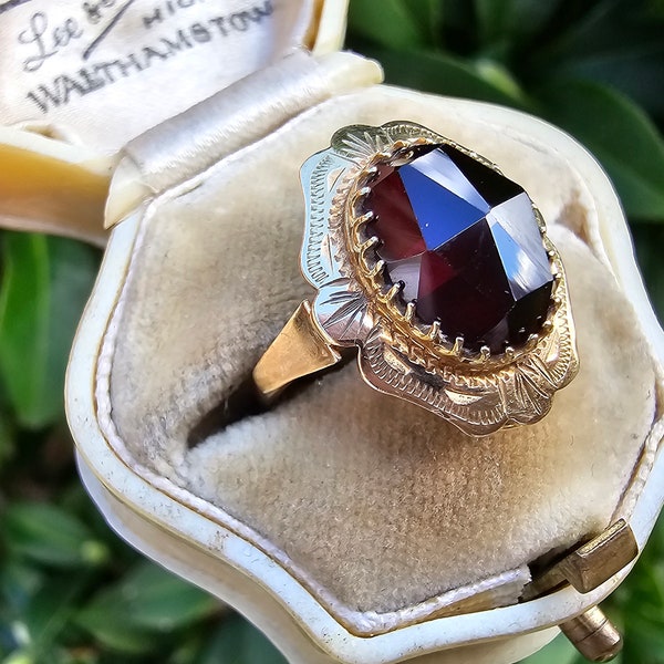 Vintage 14ct Gold Deep Dark Blood Red Garnet Ring UK Size M 1/2 or US Size 6.5 Yellow 14k Gold Dark Garnet Ring Antique Style Garnet