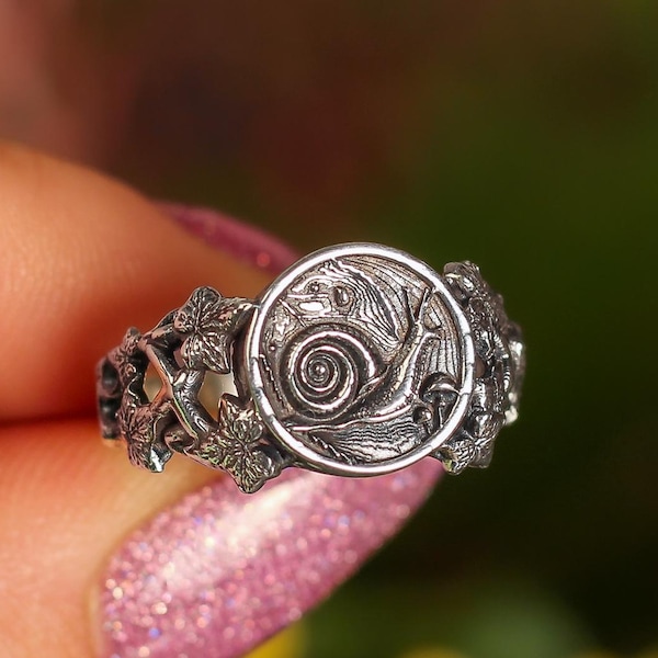 Silver Snail Signet Ring, Nature-Inspired Fantasy Jewelry, Witchy & Cottagecore Sterling Silver Ring for Women