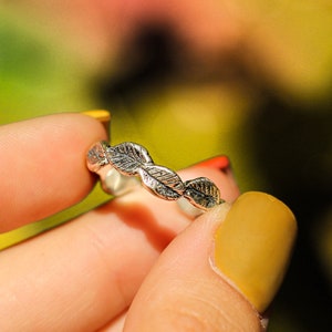 Leaf and Twig Wedding Band in Sterling Silver, Adjustable Ring, Leaves ring, Rustic ring, Botanical Jewelry, Nature Inspired, Nature Ring,