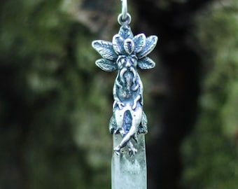 Pendentif mandragore elfe, pendentif en argent avec quartz, collier de sorcière, sorcellerie païenne, fée elfe. Pendentif charme unique, Pendentif avec quartz brut