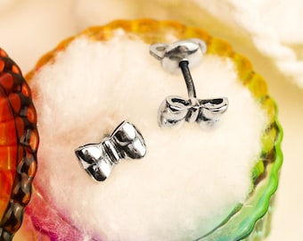 Pendientes de lazo plateados, pendientes de botón bonitos, regalo para novia, pendientes minimalistas, pendientes de botón de plata de ley 925, joyería de regalo