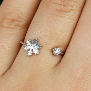 Cubic Zirconia Snowflake Ring, Adjustable Ring, Silver Women&#39;s Ring, Christmas Jewelry, Snowflake Jewelry, Minimalist Jewelry