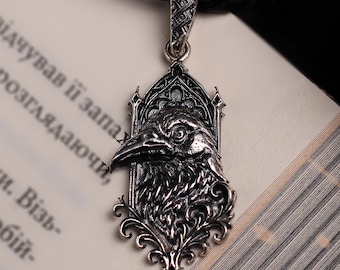 Colgante de cuervo en plata de ley: collar gótico, joyería de Dark Academia, regalo de bruja para amantes de la lectura.