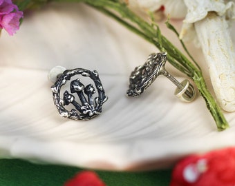 Handgemachte silberne Ohrstecker für Pilzliebhaber, Pilzohrringe, Hexengeschenk, kleine Pilzohrstecker