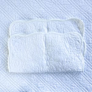 Beautiful French White Quilted Cotton Square Throw Pillow Covers, 2, Provençal Pillow Covers, Scalloped Edges, 16 X 16in, Found in Provence bild 2