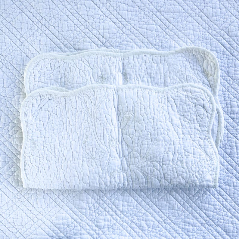 Beautiful French White Quilted Cotton Square Throw Pillow Covers, 2, Provençal Pillow Covers, Scalloped Edges, 16 X 16in, Found in Provence bild 2