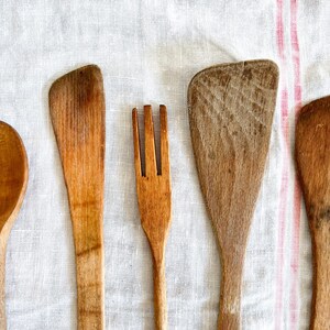 French Vintage Wooden Spoon, Spatulas, & Fork, Set of Five, French Country Cooking Utensils, Wood Utensils, Found in Provence bild 2