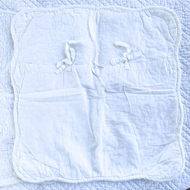 Beautiful French White Quilted Cotton Square Throw Pillow Covers, 2, Provençal Pillow Covers, Scalloped Edges, 16 X 16in, Found in Provence bild 4