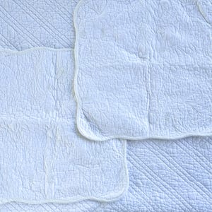 Beautiful French White Quilted Cotton Square Throw Pillow Covers, 2, Provençal Pillow Covers, Scalloped Edges, 16 X 16in, Found in Provence bild 1