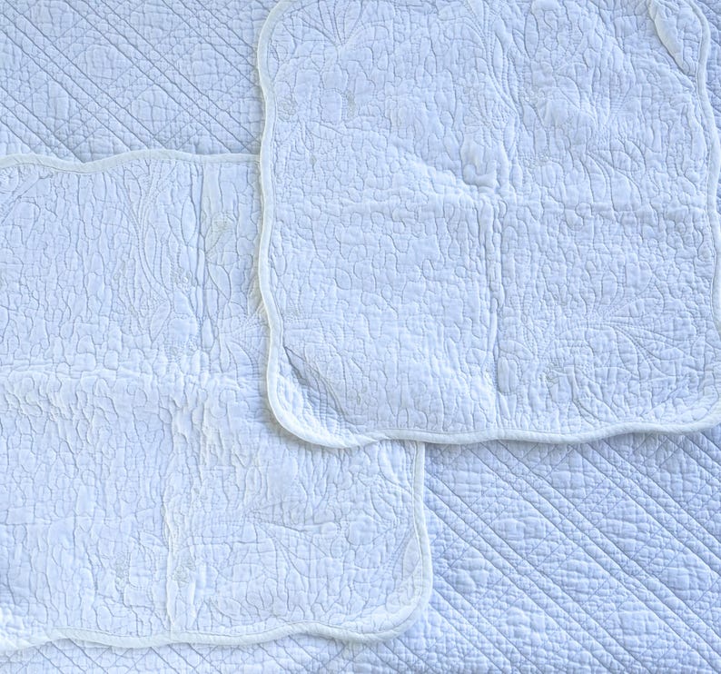 Beautiful French White Quilted Cotton Square Throw Pillow Covers, 2, Provençal Pillow Covers, Scalloped Edges, 16 X 16in, Found in Provence bild 1