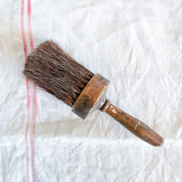 Beautiful Antique Round Paint Brush, Wood and Natural Bristles