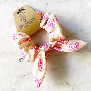Chouchou aux champignons fuchsia, chouchou avec noeuds, cadeau champignon, accessoires pour cheveux, noeud papillon pour cheveux, bracelets estival