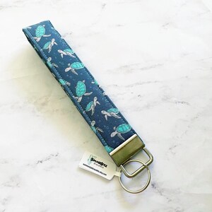 Teal Sea Turtle Key Fob Wristlet, 6.5in Wristlet Lanyard, Keychain Wristlet, Handmade Lanyard, SummerStyle Bracelets