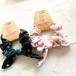 Tiny Strawberry Bow Scrunchie, Prezent Truskawkowy, Akcesoria Do Włosów, Gumka Do Włosów Kokardka, Bransoletki SummerStyle