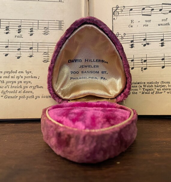 Antique Heart Shaped Pink Velvet Ring Box - image 2