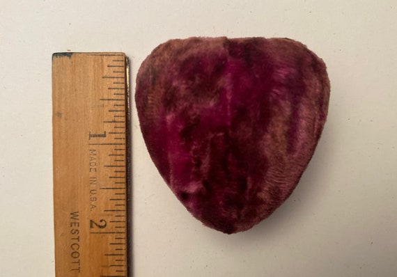 Antique Heart Shaped Pink Velvet Ring Box - image 9
