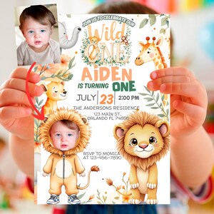Convite de Aniversário de Animais de Festa | Convite Digital de 1º Aniversário do Wild One Jungle Safari | Convite para Imprimir com Foto da Criança | Leão Fofo