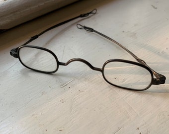 Vintage expandable reading glasses