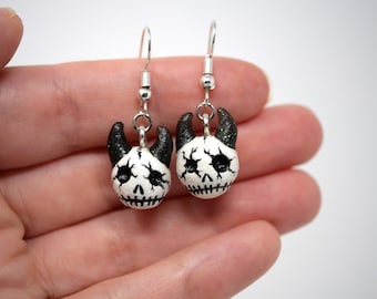 Pendientes de calavera de demonio pequeño