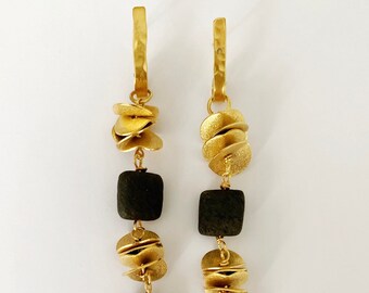 Pendientes largos, pendientes con piedra, pendientes elegantes, pendientes tendencia, pendientes ligeros, pendientes dorados