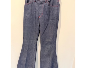 Pantalones acampanados de manga corta con costuras rojas de JCPenney Penn-Prest, estilo vintage de los años 70.