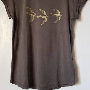 Swallow print t-shirt, womens roll sleeve t-shirt, organic cotton roll sleeve tshirt, bird print tshirt, womens handprinted tshirt, bird top Grey & gold