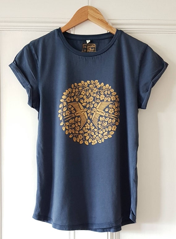 Handgedrukt t shirt met opgerolde mouwen handgedrukt t shirt van biologisch katoen stonewashed damest shirt t shirt met vogels t shirt met vogels Etsy Nederland