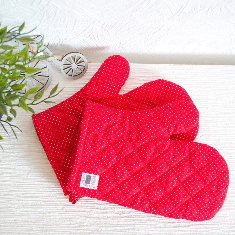 Oven mitt Red pot holder Quilted kitchen mitten Gift for mom Etsy