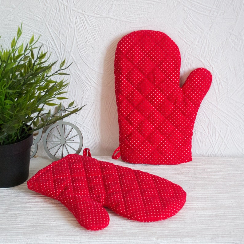 Oven mitt Red pot holder Quilted kitchen mitten Gift for mom Etsy