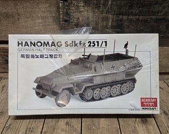 New Vintage Academy German Hanomag Sdkfz 251/1 Half Track WWII Model Kit 1:35