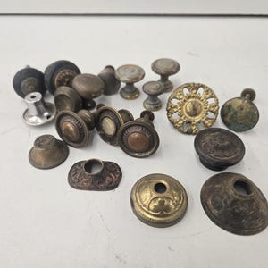 Lot of 19 Antique Bronze Brass Door Drawer Knobs Pulls