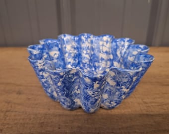 Rare! Speckled Town & Country Blue and White Scalloped Jello Mold