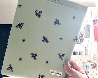 embroidered bees book sleeve | book sleeves | bookish accessories